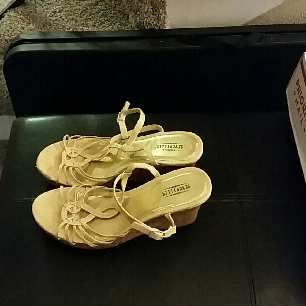 Seychelles Women's Tan Snakeskin Wedge Sandals – Size 8.5 (Pre-Owned) - Picture 2 of 5